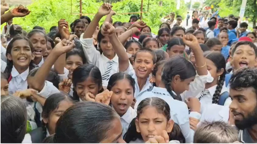 अधिकारों के प्रति सचेत नई पीढ़ी