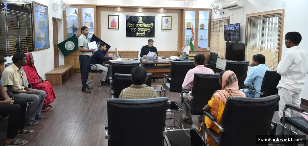 देवघर DC का लापरवाह अफसरों को अल्टीमेटम: हर बुधवार प्रखंडों में सजेगा जनता दरबार, अंचल के चक्कर काटने से जनता को दिलाएं मुक्ति; कई मामलों का ऑन-द-स्पॉट फैसला