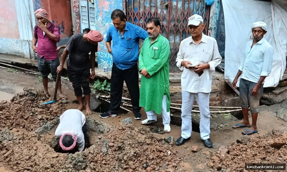 देवघर: अवैध स्टैंड पोस्ट टूटने से पाइपलाइन में घुसा गंदा पानी, सूचना मिलते ही कराया दुरुस्त