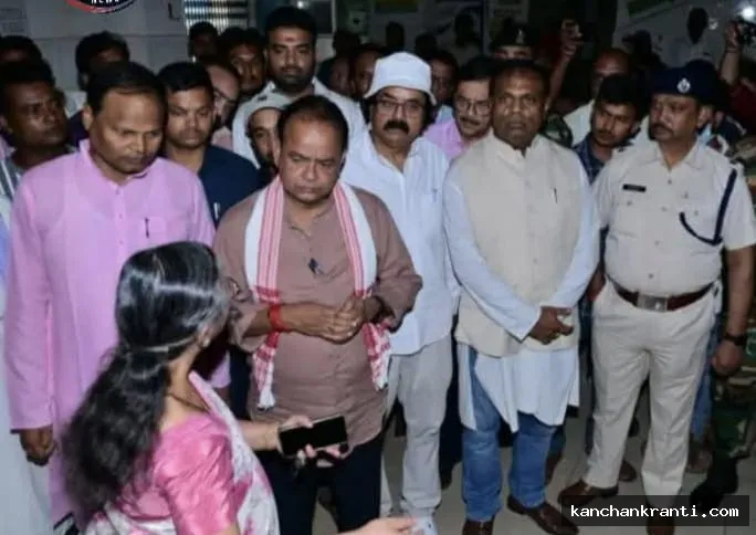 देवघर में गरजे स्वास्थ्य मंत्री इरफान अंसारी: एम्स को राजनीतिक अड्डा बनाया तो जड़ देंगे ताला, श्रावणी मेले से पहले सदर अस्पताल का निरीक्षण