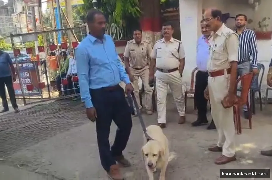 देवघर पासपोर्ट ऑफिस को बम से उड़ाने की धमकी! रांची मेल आते ही मचा हड़कंप, डॉग स्क्वॉड के साथ पहुंचे एसपी