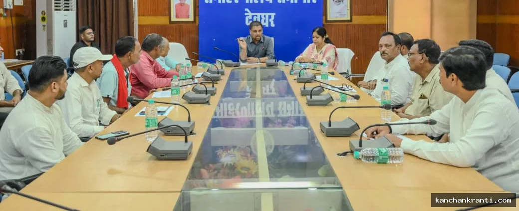 फर्जी और दोहरे वोटर्स पर कैंची चलाने की तैयारी: DC की अध्यक्षता में जुटे राजनीतिक दल, इन 5 श्रेणियों के नाम हटेंगे
