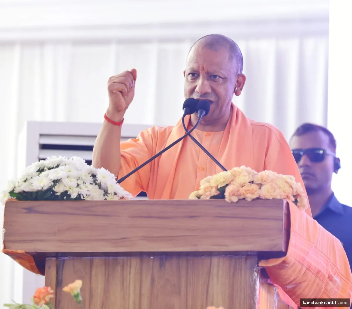 भारत में रहने वाले प्रत्येक व्यक्ति को यहां की संस्कृति और परंपरा का सम्मान करना होगा : योगी