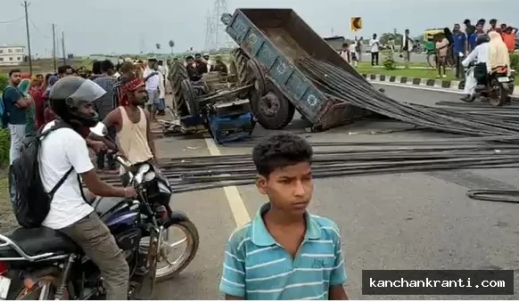 गोड्डा में छड़ लदा ट्रैक्टर पलटा, दो लोगों की दर्दनाक मौत