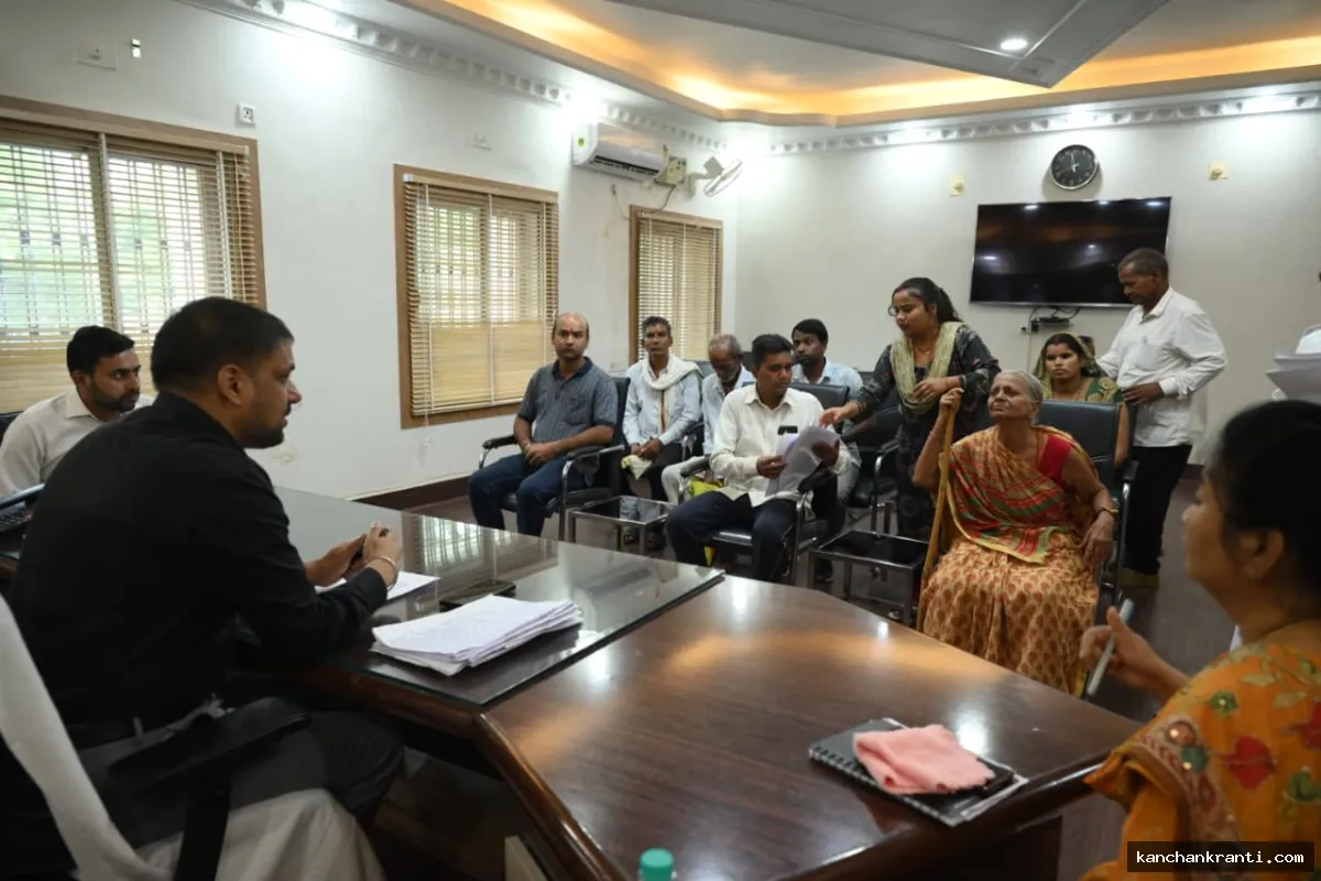 देवघर में जनता दरबार: आंगनबाड़ी भर्ती में धांधली की जांच के आदेश, मईयां सम्मान और पेंशन की समस्याओं का मौके पर निपटारा