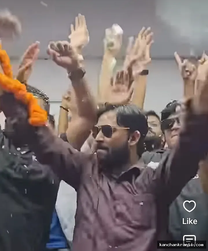 जब पहली बार  पंचायत के गाने पर खान सर ने डांस कर गर्दा उड़ा दिया