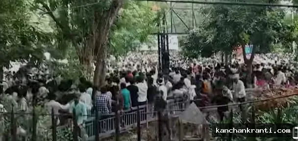 पटना में नीट पेपर लीक पर उग्र प्रदर्शन: CM आवास घेराव के दौरान लाठीचार्ज, डाकबंगला चौराहे पर पत्थरबाजी में कई पुलिसकर्मियों के सिर फटे