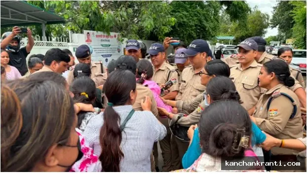 स्वास्थ्य मंत्री के आवास के बाहर बेरोजगार महिला नर्स ने फिनाइल पी