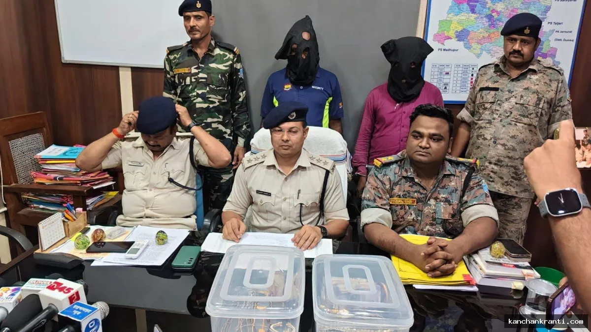 देवघर नगर पुलिस की बड़ी कामयाबी: बिहार के 2 शातिर चोर गिरफ्तार, लाखों के सोने-चांदी के जेवर, बर्तन और ₹1.45 लाख कैश बरामद!
