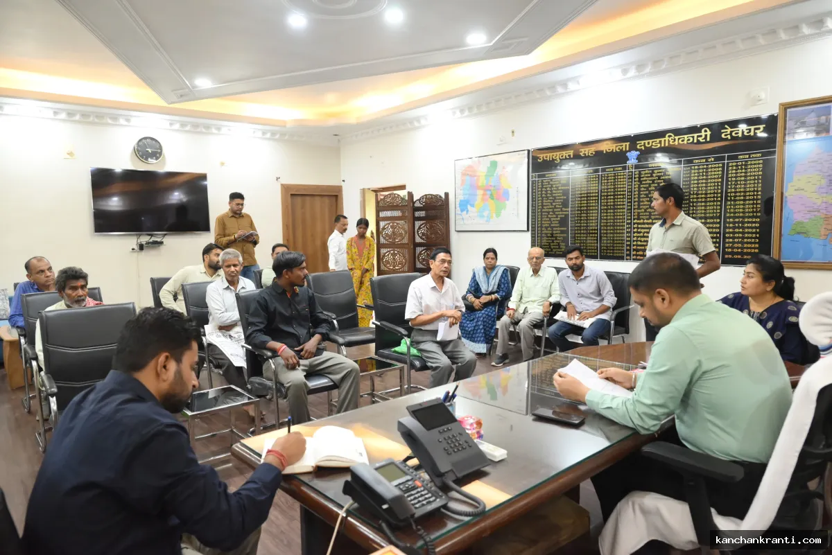 Deoghar Janta Darbar: राशन कार्ड और पेंशन की समस्याएं चुटकियों में हल, DC भुवानिया ने ऑन-द-स्पॉट किया फैसला
