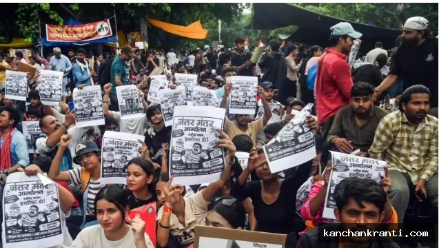 JNU और DU की एडवाइजरी के बावजूद जंतर-मंतर पहुंचे छात्र, धर्मेंद्र प्रधान के इस्तीफे की मांग को लेकर किया प्रदर्शन
