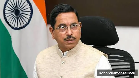 युवाओं के गुस्से और भारी दबाव के आगे झुकी सरकार! धर्मेंद्र प्रधान का इस्तीफा, प्रह्लाद जोशी बने देश के नए शिक्षा सारथी