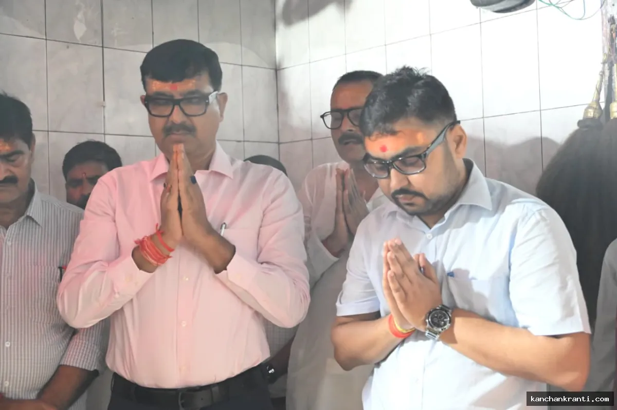 जमुई: बाबा धनेश्वर नाथ मंदिर में श्रावणी मेले का डीएम और एसपी ने किया उद्घाटन, पूजा-अर्चना कर जिलेवासियों की सुख-समृद्धि की मांगी दुआ