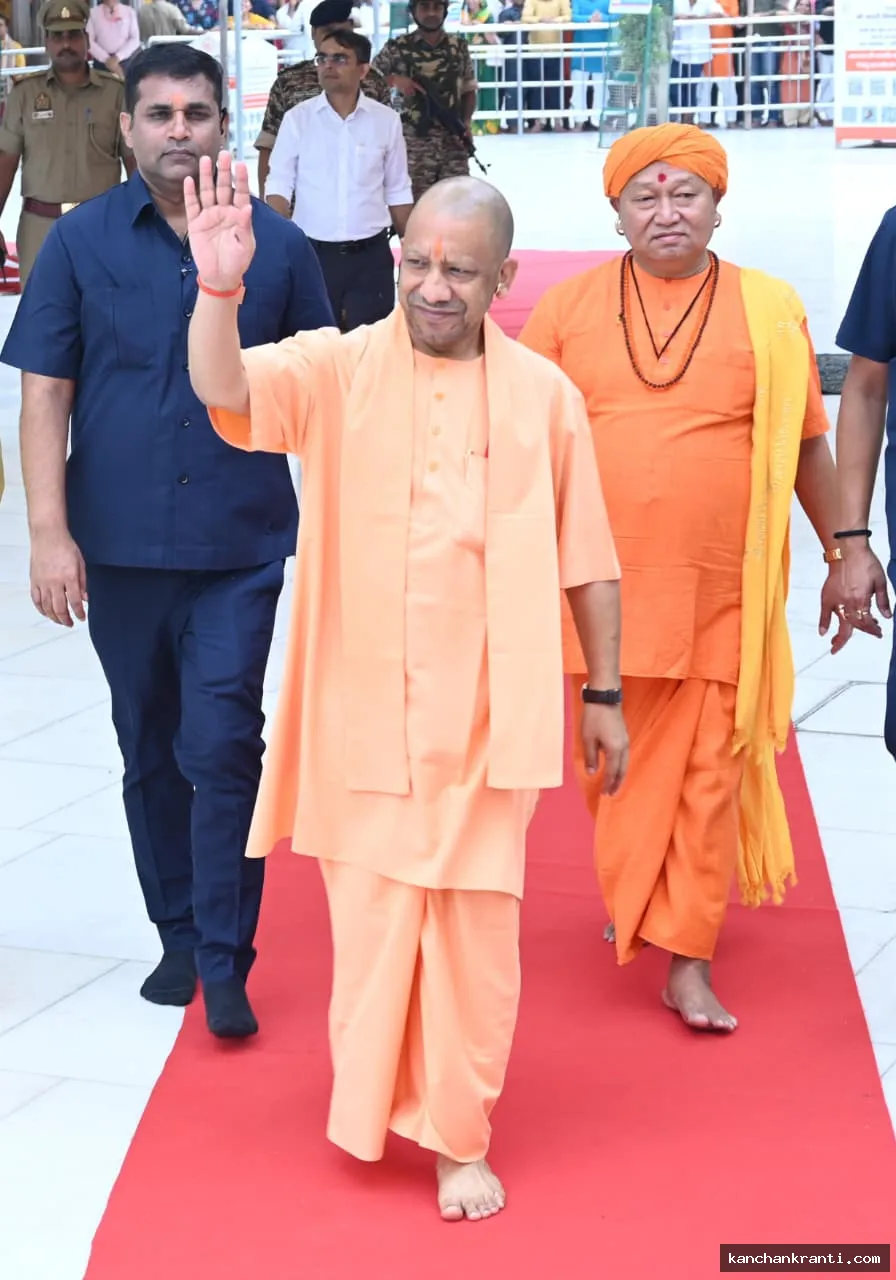 रामलीला में असलहा लहराकर दंगा करने वाले को मिट्टी में ही दफन होना पड़ेगा: योगी