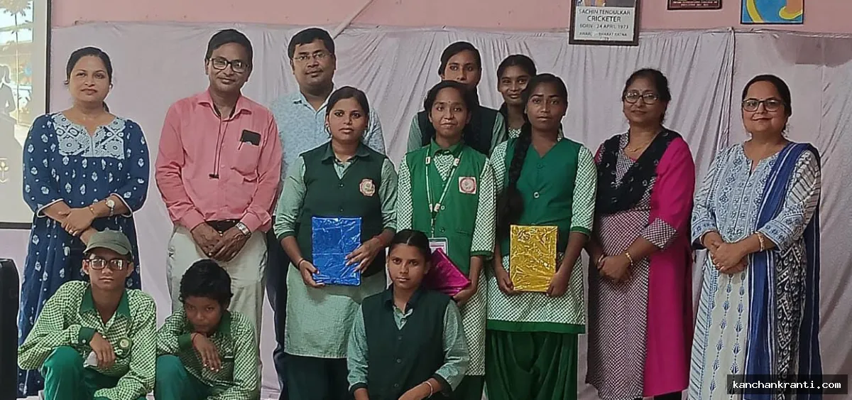 पीएम श्री पीपुल्स अकादमी में गूंजी बाल मन की बात, क्या स्कूलों में मोबाइल फोन बैन होना चाहिए!