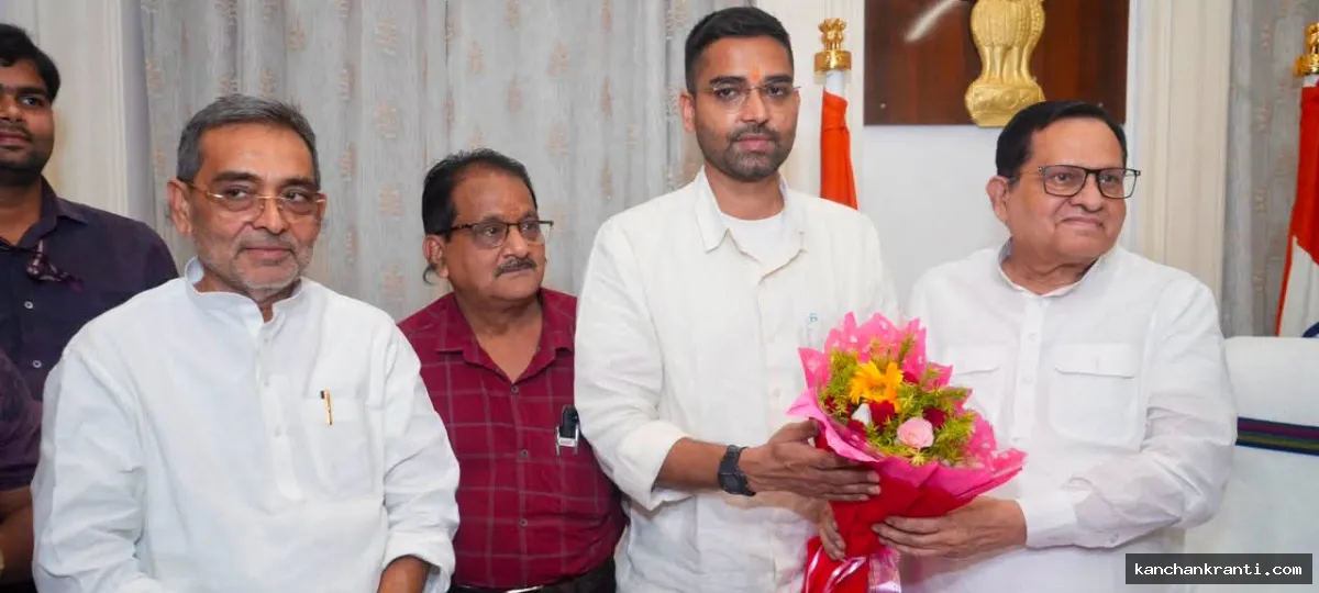 दीपक प्रकाश ने ली बिहार विधान परिषद सदस्य पद की शपथ, अवधेश नारायण सिंह ने दिलाई गोपनीयता की शपथ