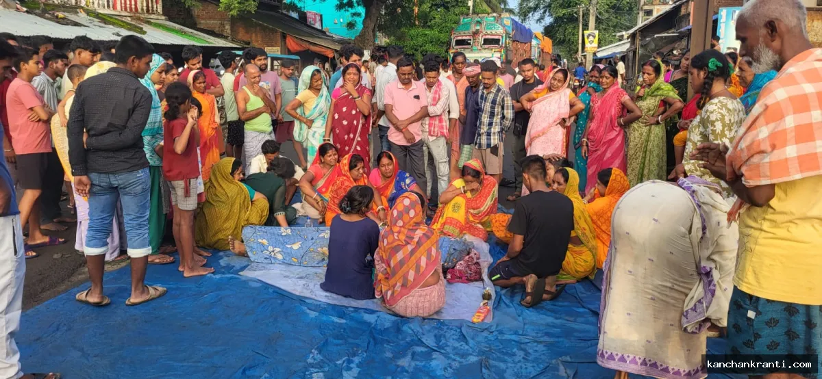 सड़क हादसे में छात्र की मौत, आक्रोशित ग्रामीणों ने हिरणपुर-पाकुड़ रोड आठ घंटे रखा जाम