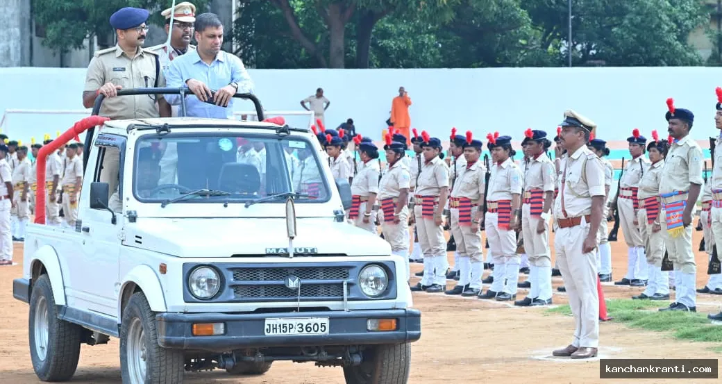 स्वतंत्रता दिवस: देवघर के KKN स्टेडियम में परेड का अंतिम पूर्वाभ्यास, DC-SP ने लिया तैयारियों का जायजा