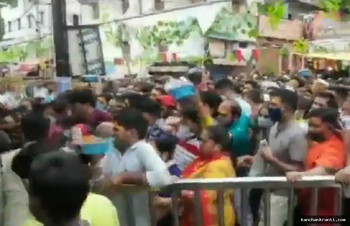 उज्जैन महाकाल मंदिर परिसर में नागचंद्रेश्वर दर्शन के दौरान भगदड़, भीड़ के दबाव से गिरे कई श्रद्धालु