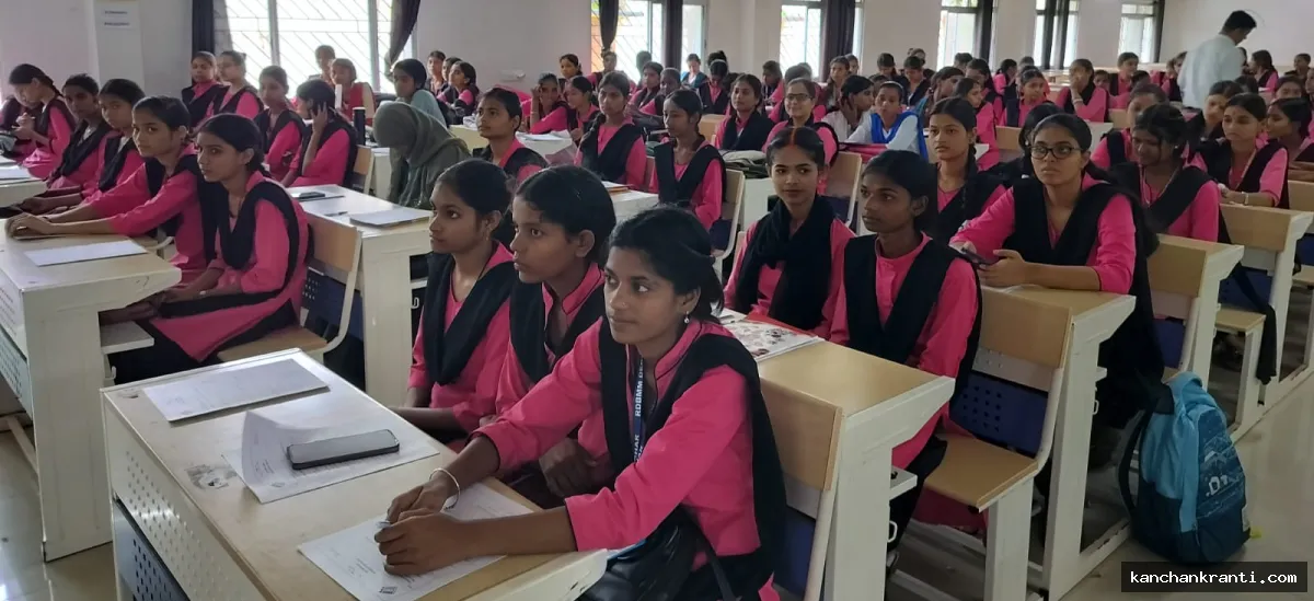 चुनावी तैयारी : कॉलेज में चला मतदाता जागरूकता अभियान, पंचायत चुनाव के लिए मतदान केंद्रों की समीक्षा