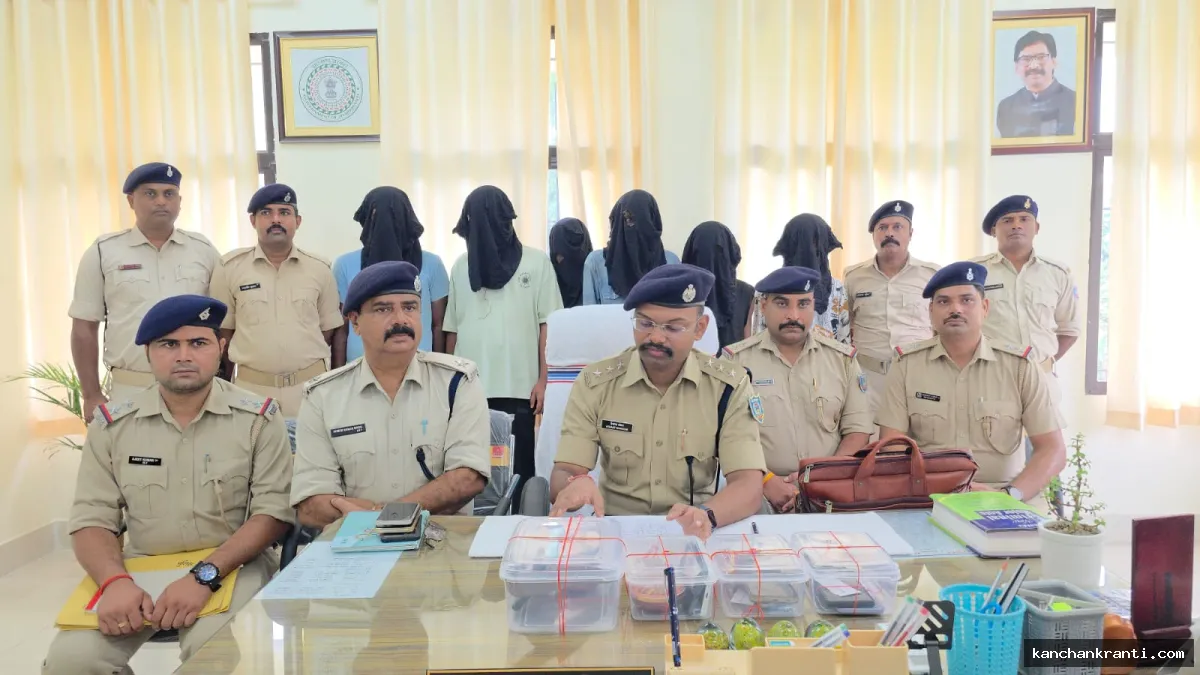 बोकारो: अंतरप्रांतीय चोर गिरोह का पर्दाफाश, चोरी के सोने-चांदी के जेवर, मोबाइल और हथियार के साथ 6 शातिर गिरफ्तार