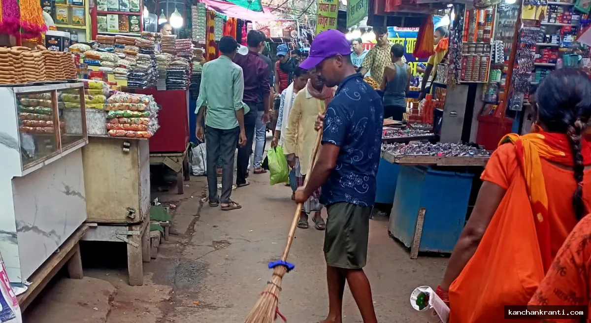 बाबा नगरी में सफाई अभियान तेज, पेड़ा गली और मुख्य बाजार में निगम ने चलाया विशेष स्वच्छता अभियान