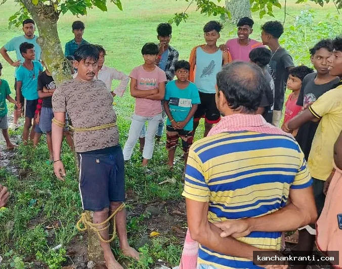 पाकुड़ में ई-रिक्शा चोरी का प्रयास, ग्रामीणों ने चोर को पेड़ से बांधकर धुनाई की