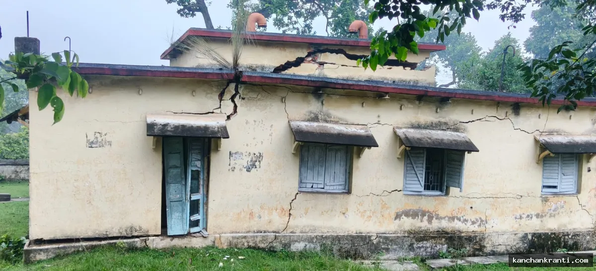गिरिडीह सीसीएल कोलियरी के लंकास्टर अस्पताल परिसर में भीषण भू-धंसान: सड़कें फटीं, भवनों में दरार