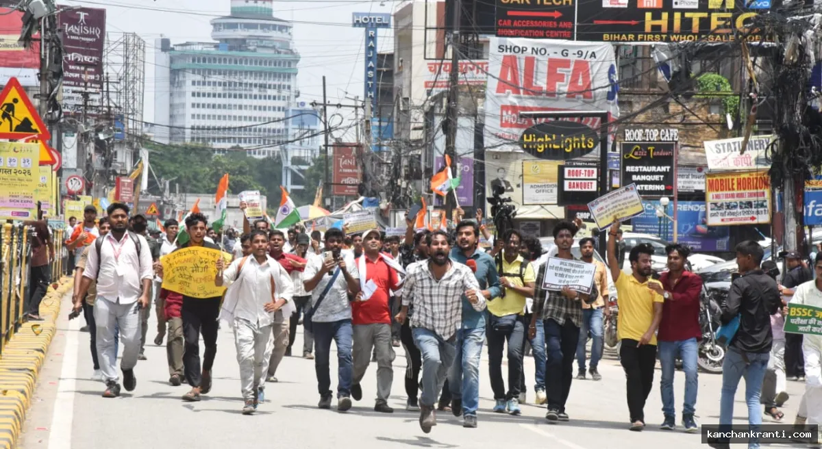 पटना में सड़कों पर छात्र आंदोलन : देखें तस्वीरों में  Photo Feature
