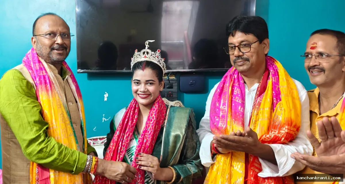 जसीडीह की अंजलि मजूमदार बनीं मिसेज झारखंड, भाजपा नेताओं ने घर पहुंचकर दी बधाई