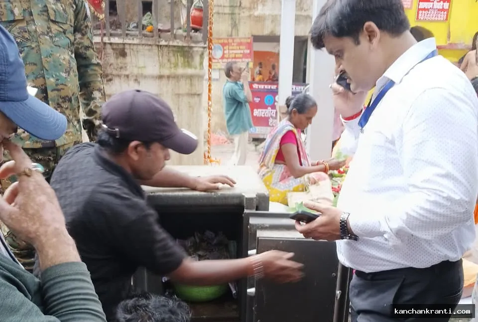 देवघर: बाबा मंदिर के 18 दानपात्रों से मिले ₹13.56 लाख से अधिक दान, विदेशी मुद्राएं भी निकलीं