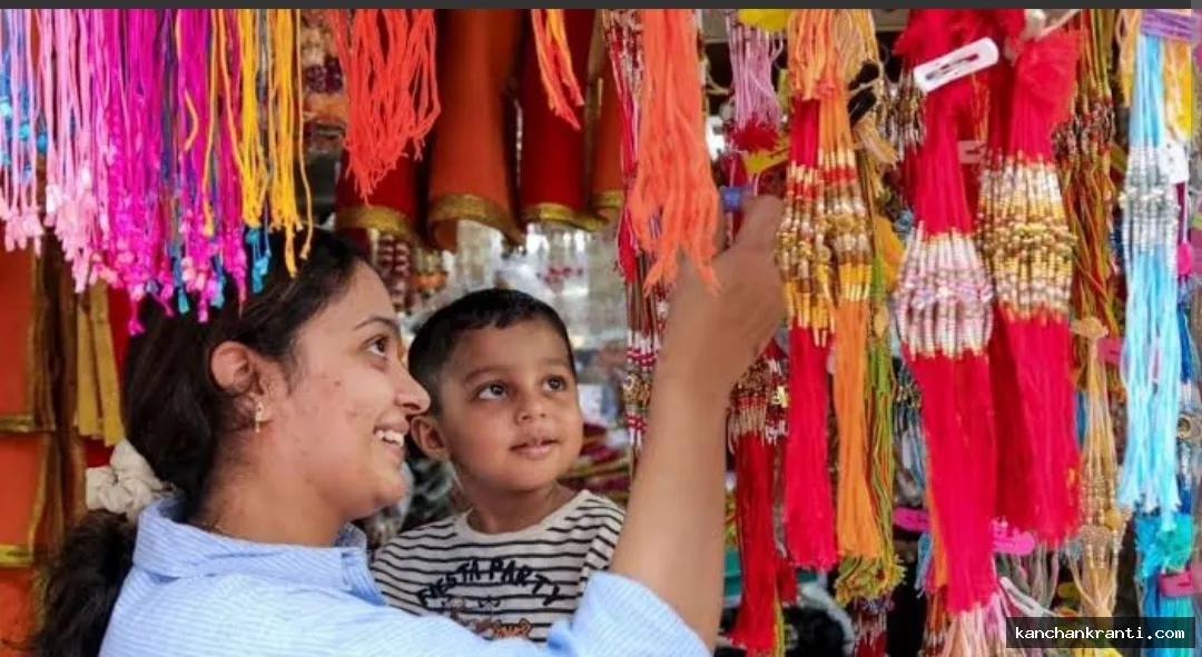 रक्षाबंधन पर रायबरेली के बाजारों में छाई रौनक, देर रात तक हुई राखियों और मिठाइयों की खरीदारी