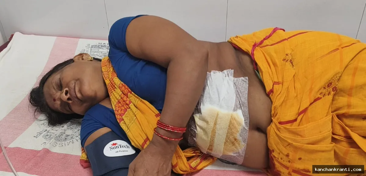 कूड़ा फेंकने से मना करने पर महिला दुकानदार पर चाकू से हमला, पेट में घोंपा चाकू, हालत गंभीर