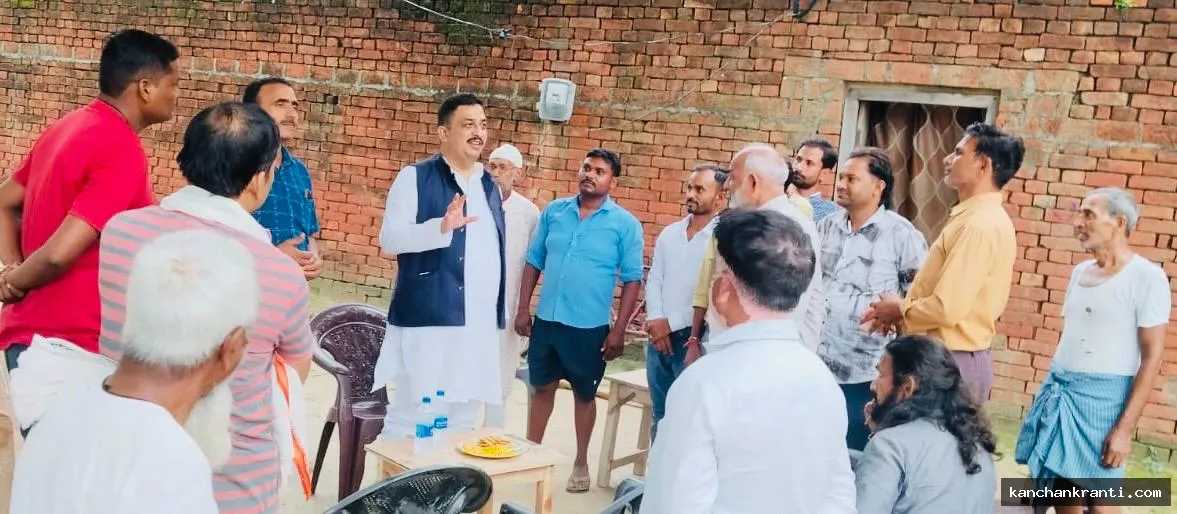 एक माह से जलभराव में डूबी मनीरामपुर की सड़क, ऊँचाहार की जनता मूलभूत सुविधाओं से वंचित: अतुल सिंह