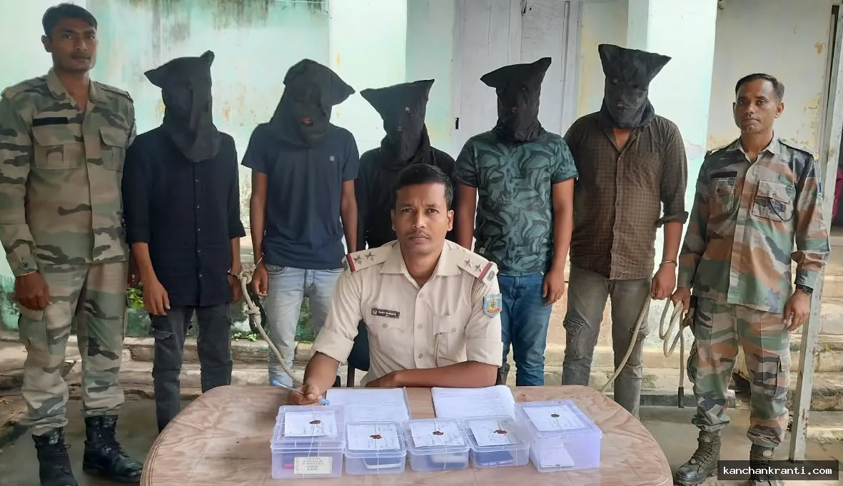 देवघर पुलिस की बड़ी कार्रवाई: सारठ के जंगलों में छापेमारी कर 5 शातिर साइबर अपराधी गिरफ्तार, कई फर्जी तरीके से कर रहे थे ठगी