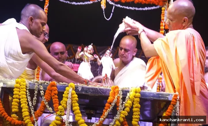 इस्कॉन देवघर में जन्माष्टमी की धूम: डाबरग्राम रोहिणी मोड़ स्थित मंदिर में महाअभिषेक और छप्पन भोग का आयोजन, उमड़ी श्रद्धालुओं की भीड़