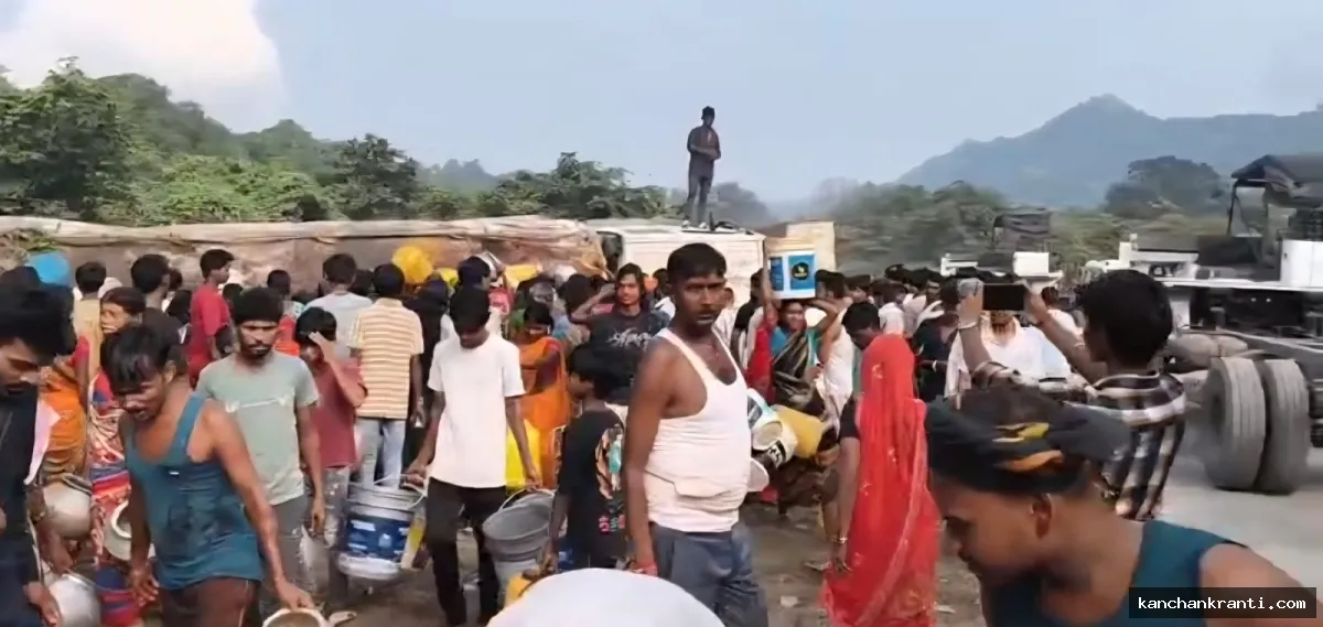 कोडरमा घाटी में पलटा नेपाल जा रहा तेल टैंकर, पुलिस के पहुंचने से पहले ग्रामीणों ने लूटा हजारों लीटर तेल