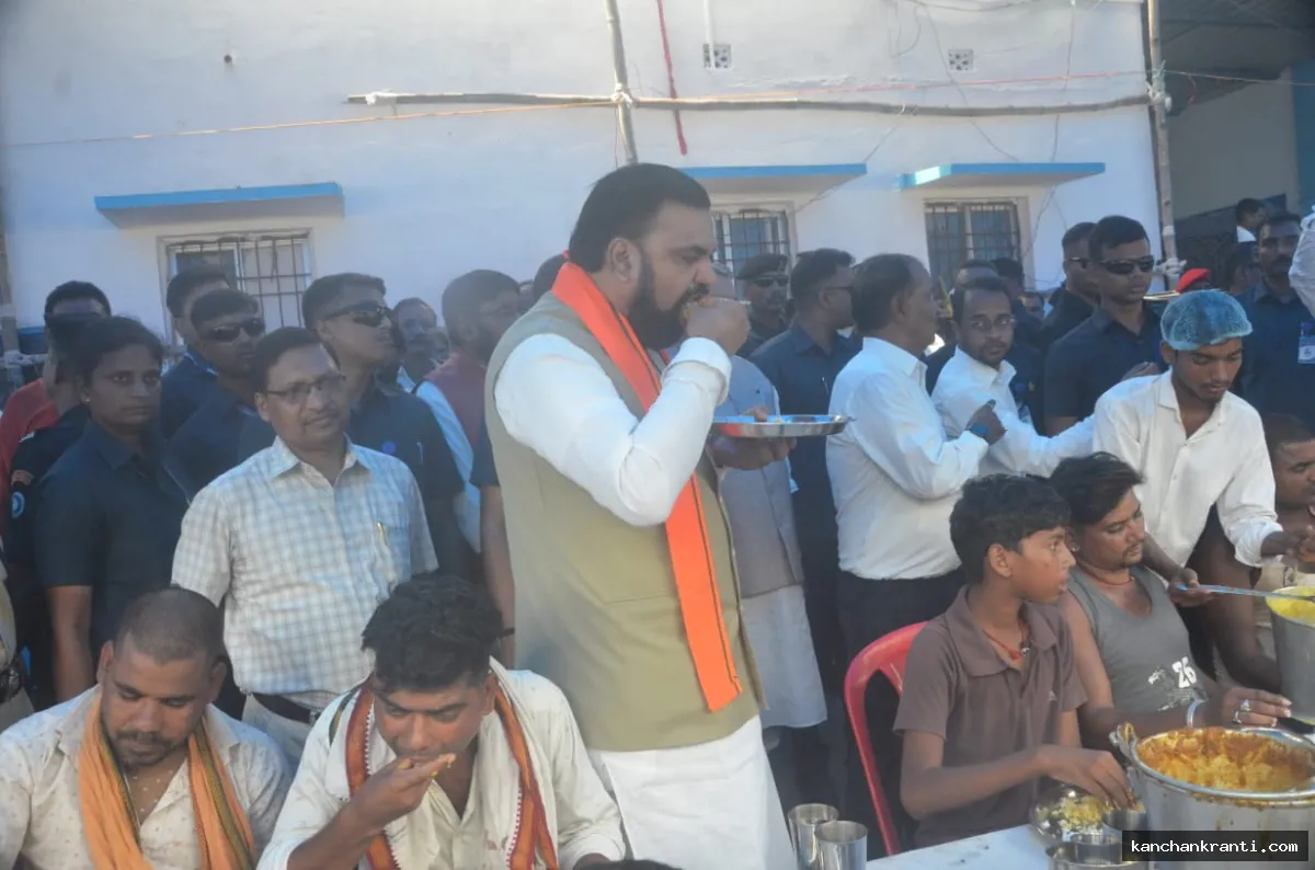 वैशाली और सारण में बाढ़ की स्थिति का जायजा लेने पहुंचे मुख्यमंत्री सम्राट चौधरी, राहत शिविर में ही खाना खाया, बच्चों से बातचीत भी की