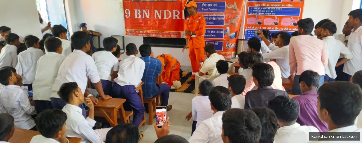 बिहार विद्यालय सुरक्षा कार्यक्रम: जमुई के चकाई में NDRF टीम ने आयोजित की मॉक ड्रिल, छात्रों को सिखाए आपदा प्रबंधन के गुर