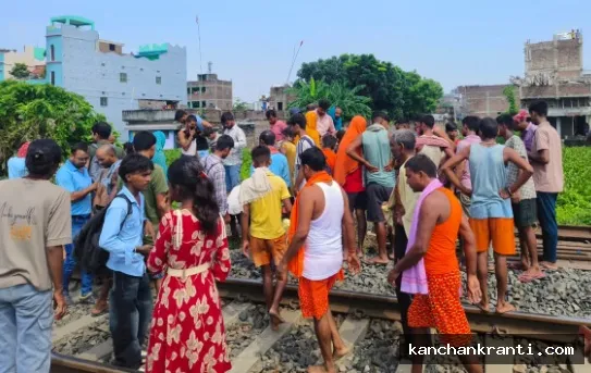 भागलपुर में दर्दनाक हादसा : देवघर से आ रही मेमू ट्रेन की चपेट में आया परिवार, दो की मौत, बच्चा गंभीर