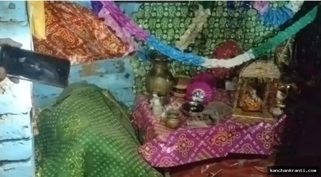 यूपी: मंदिर के ठीक बगल में बनाई मजार, दलित परिवार पर जबरन बुर्का पहनने और धर्मांतरण का बना रहा था दबाव; इलाके में बढ़ा तनाव