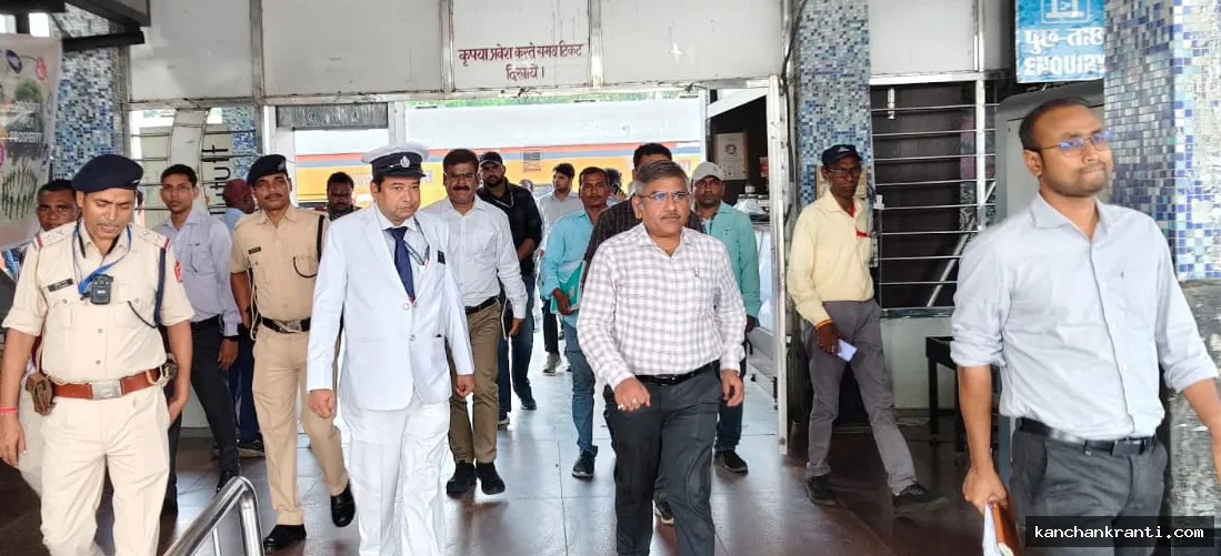 देवघर: आसनसोल डीआरएम ने न्यू मधुपुर स्टेशन और गिरिडीह बाईपास का किया निरीक्षण, कहा- निर्माण कार्यों में गुणवत्ता और सुरक्षा से समझौता बर्दाश्त नहीं