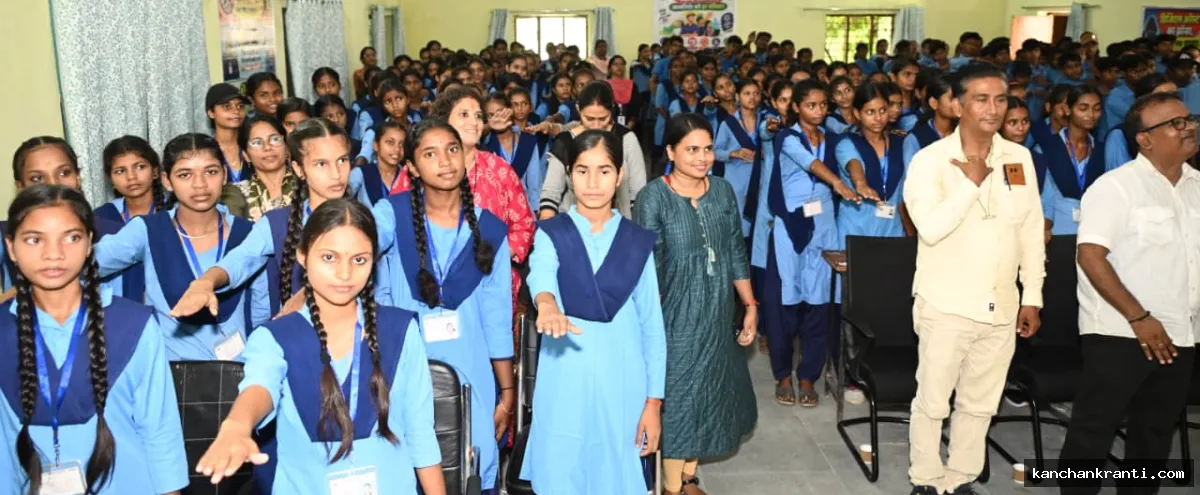 जमुई में छात्राओं को साइबर अपराध, डिजिटल अरेस्ट और नशा मुक्ति के प्रति किया जागरूक