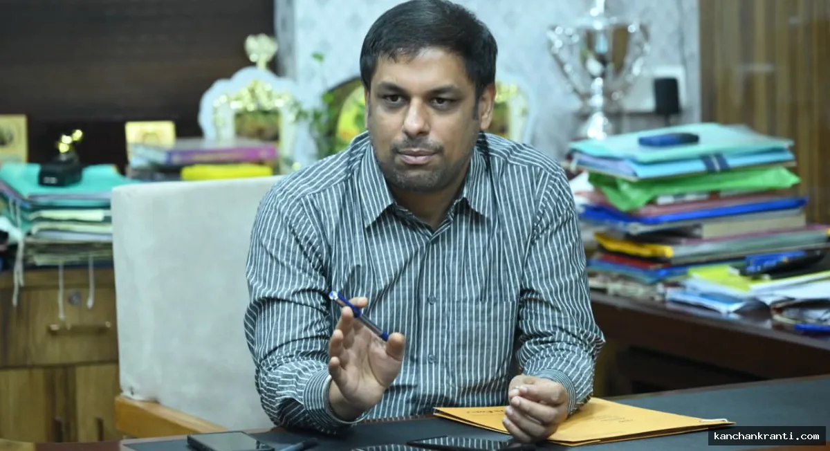 देवघर में 23 सितंबर से बदलेगा उर्वरक बिक्री का ढांचा: घर बैठे ऑनलाइन होगी खाद की बुकिंग, उपायुक्त ने दिए तैयारी तेज करने के निर्देश