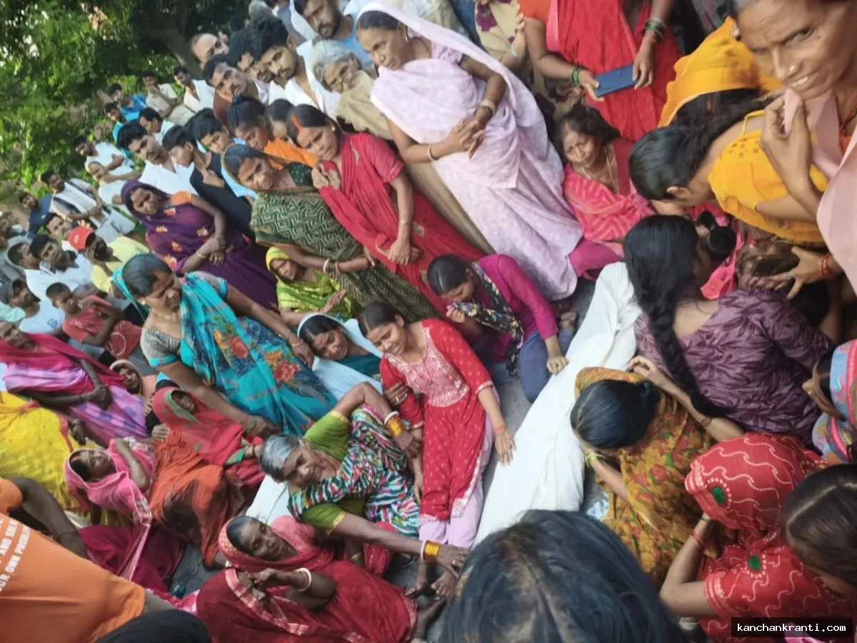 रोहतास में विश्वकर्मा जुलूस के दौरान भीषण सड़क हादसा: दो की मौत, पांच घायल । रातभर चला हंगामा और पथराव