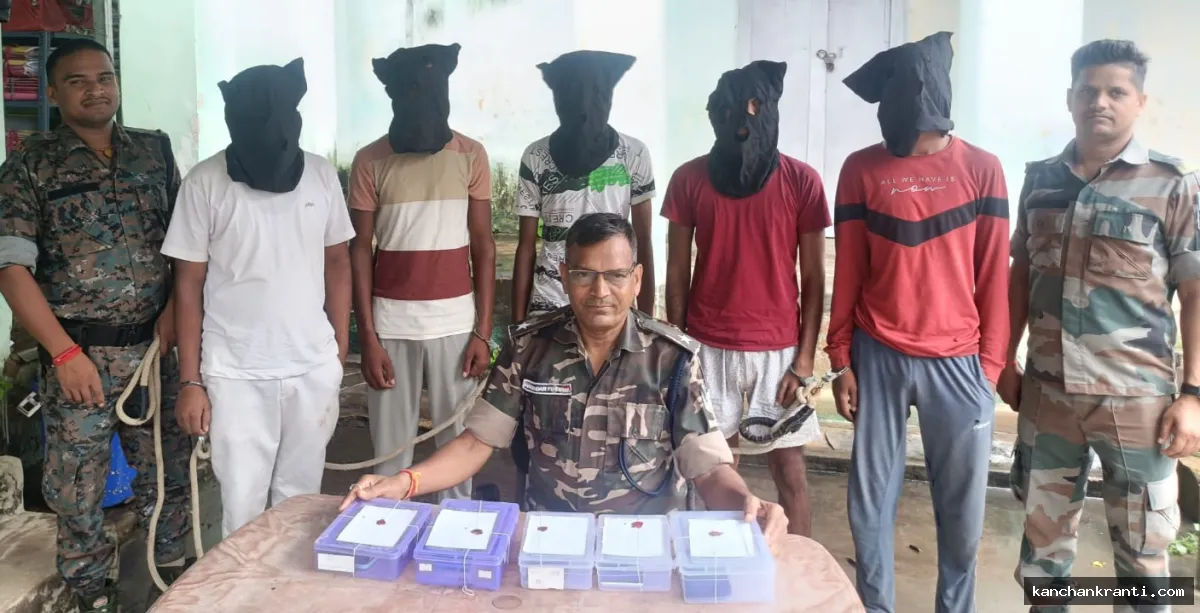 देवघर: फर्जी कस्टमर केयर और लोन के नाम पर ठगी करने वाले 5 साइबर अपराधी गिरफ्तार, मोबाइल-सिम कार्ड बरामद