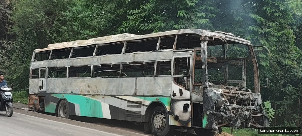 तीर्थयात्रियों से भरी चलती बस में लगी भीषण आग, सिलीगुड़ी और नेपाल के यात्रियों के 50 लाख से अधिक का सामान जलकर खाक