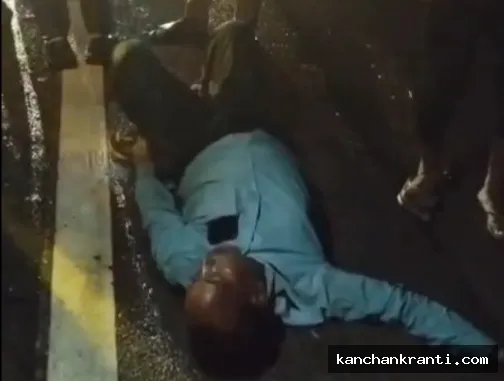 हरचंदपुर में लखनऊ-प्रयागराज मार्ग पर पलटा टेंपो, ग्रामीणों और पुलिस की मदद से ड्राइवर अस्पताल में भर्ती