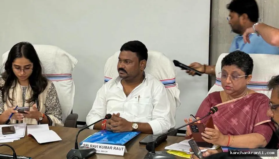 Deoghar News : यात्रियों की सुरक्षा के लिए फिर से खुलेगा पुराना बस स्टैंड, MSW पर सख्ती और दुर्गा पूजा - छठ को लेकर कई बड़े फैसले