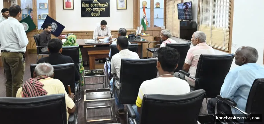 Deoghar News : उपायुक्त जनता दरबार में उमड़ी भीड़, फसल बीमा, बिजली बिल और बैंक मामलों पर दिए गए कड़े निर्देश